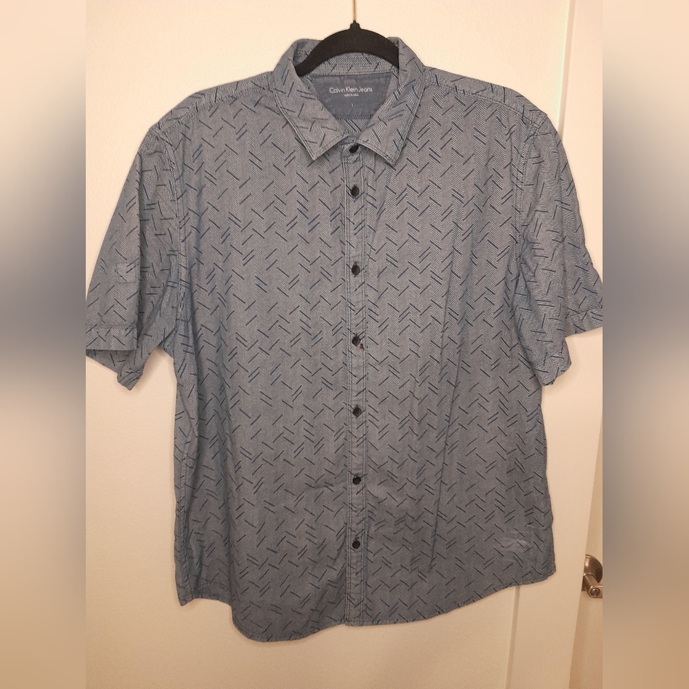 Calvin Klein Jeans Printed Button-Up Shirt Men's Size L Short Sleeve Blue